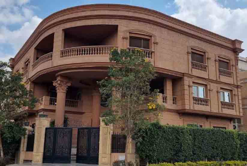 Villa For Sale With Swimming Pool in New Cairo 1949m²